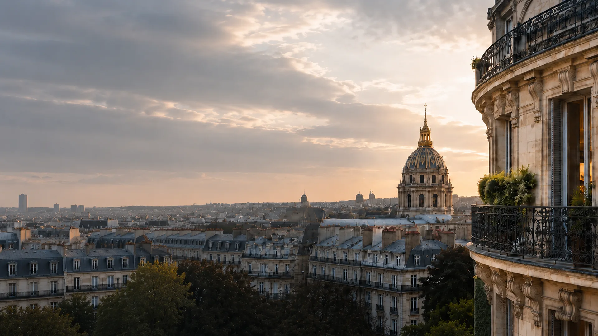 Silhouette de Paris au coucher du soleil, symbole de l'horizon de long terme propre à la préparation de la retraite