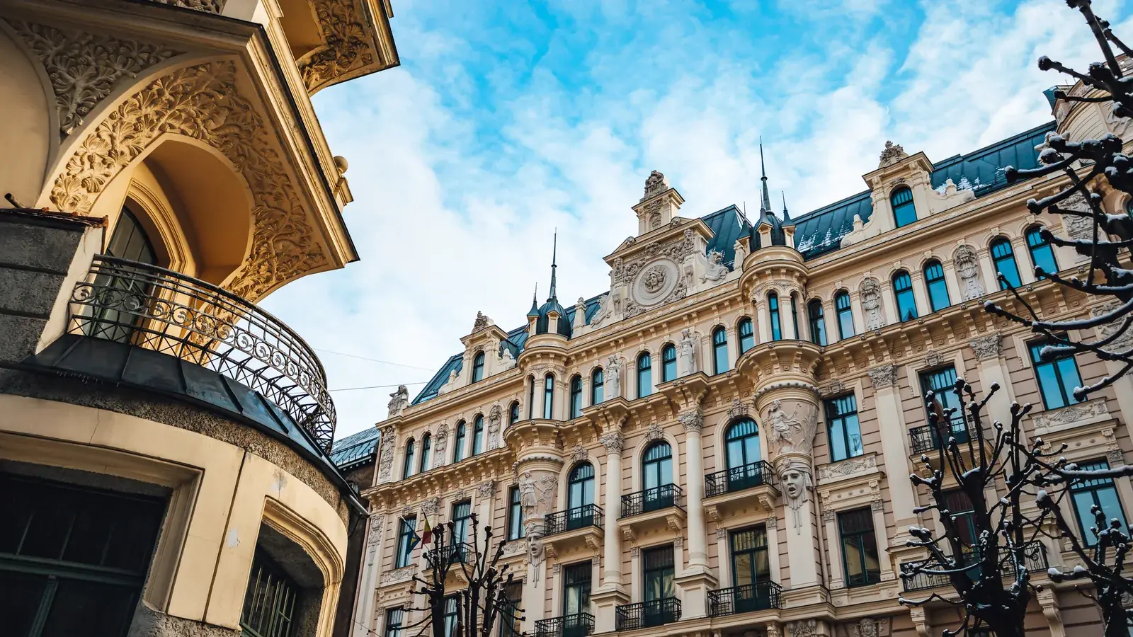 Trois générations d'une même famille réunies autour d'un projet patrimonial, symbole de la gouvernance et de la transmission familiale