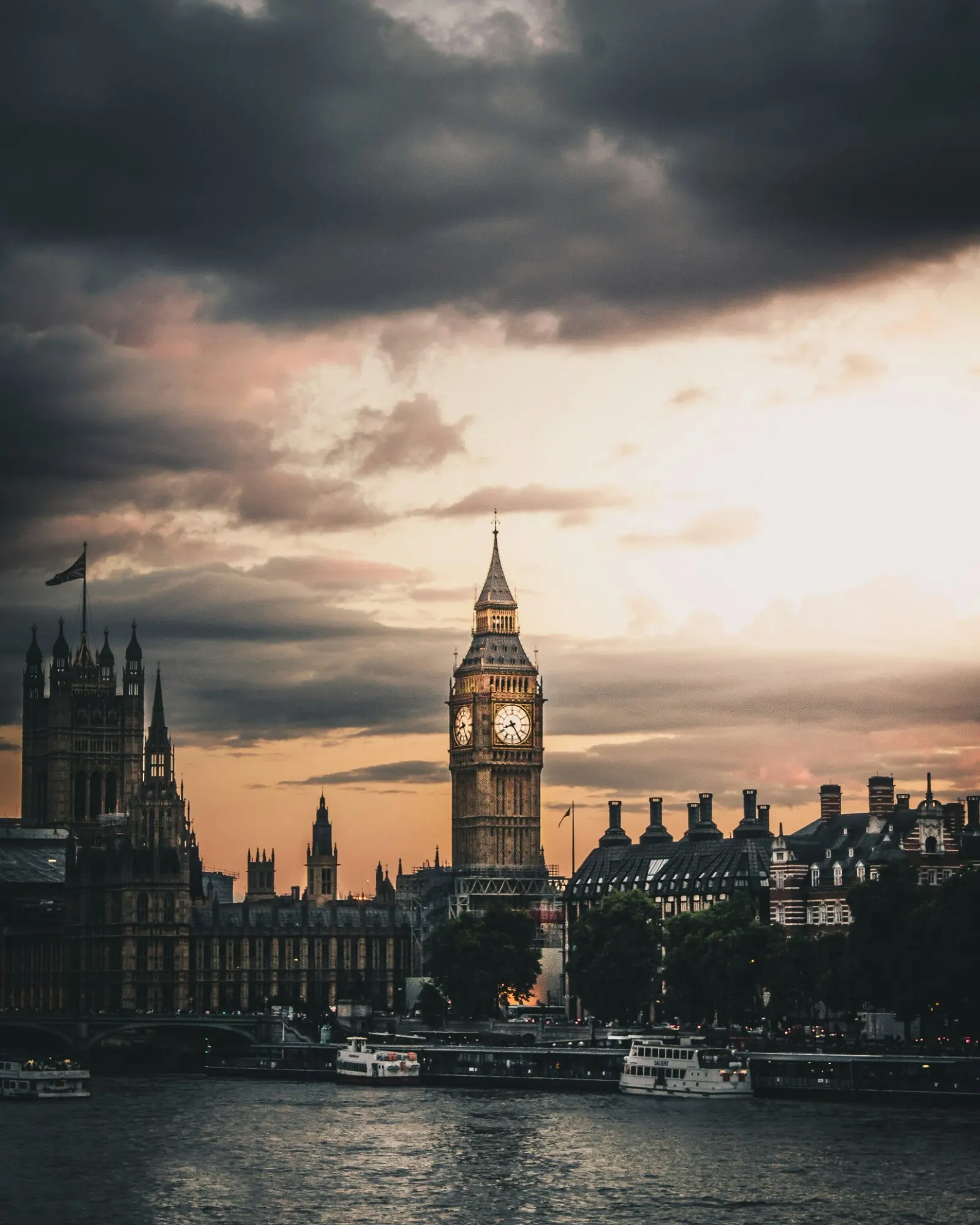 Big Ben et le Parlement de Westminster à Londres, symbole de la fiscalité patrimoniale internationale